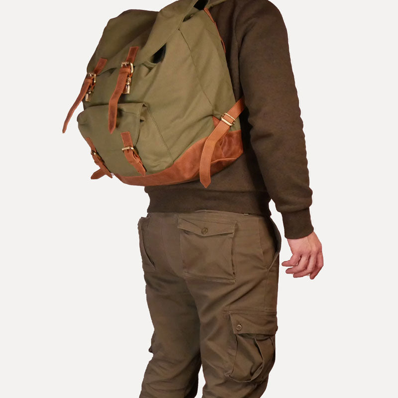 mochila para hombre vintage de cuero y lona verde